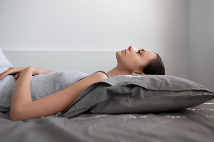 sleeping with head raised