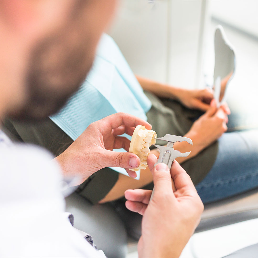 Free Broken or Cracked Tooth Treatment for Refugees